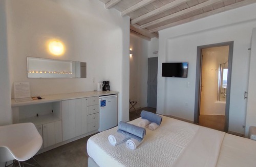 Paradise Hotel | Executive Studio-Sea View, Shared Infinity Pool, Gym, Bar, 4'from Paradise Beach