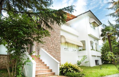 Skotina Villa | Exotic Palm Villa