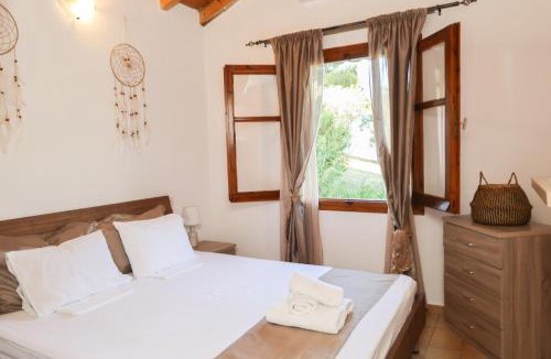 Koukounaries Apartment | F & B Summer Collection- Skiathos -Maistrali