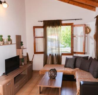 Koukounaries Apartment | F & B Summer Collection- Skiathos -Maistrali