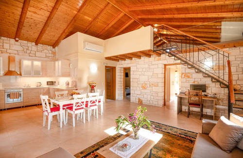 Almiros Beach Villa | Family Retreat: Villa Sofia-Stella with Pool and BBQ Oasi