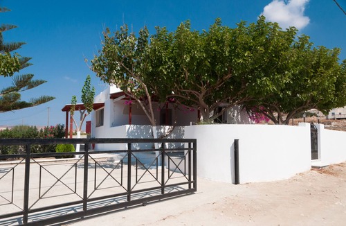 Naxos House | Felicia s sun-side house, Cycladic house by the beach, true owner hospitality