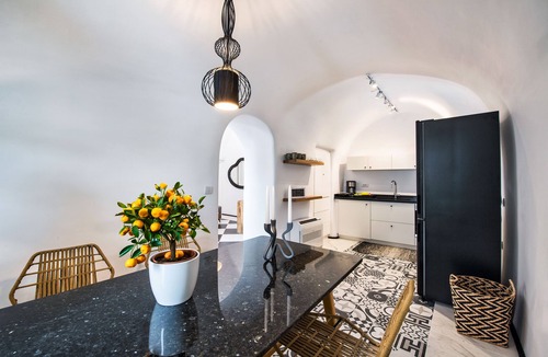 Fira Villa | Fira 2-Bed Villa, Sleeps 4, Hot Tub & Pet Friendly