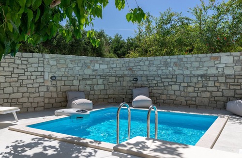 Sfakaki Villa | Foothills Blue 6 villa, pool,near beach