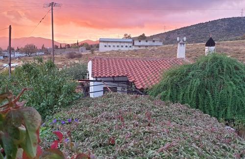 Keratea Apartment | Foothills loft