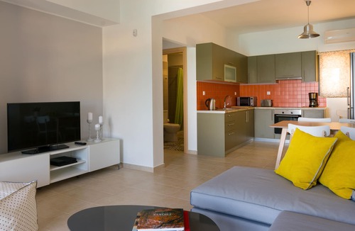 Agios Nikolaos Apartment | Footsteps to the beach!