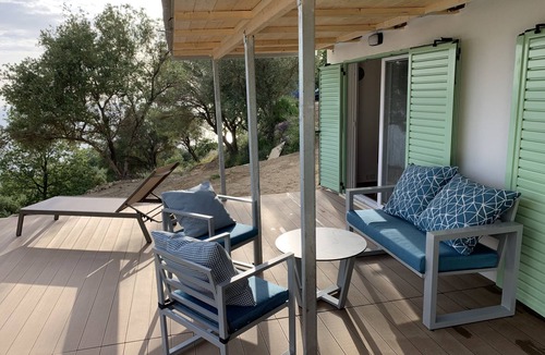 Vrachos House | Former studio with a gigantic view of the sea - almost energy self-sufficient!