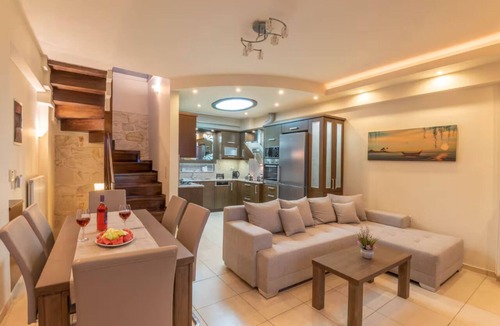 Old Town Rethymnon Villa | Fortezza Side Suite three levels with Jacuzzi