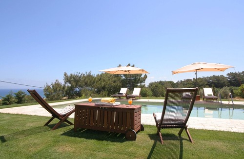 Asklipiio Villa | Four-Bedroom Villa with a Pool, 400m from the Beach!
