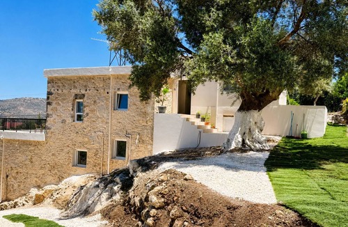 Champatha House | Fragkios Archontiko, 12 min to beach 2BD 4PL 1BA