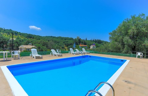 Agios Spyridon Corfu Apartment | Fran Apartment: Cozzy apartment with a shared pool, breakfast options and close to the beach