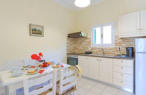 Agios Spyridon Corfu Apartment | Fran Apartment: Cozzy apartment with a shared pool, breakfast options and close to the beach