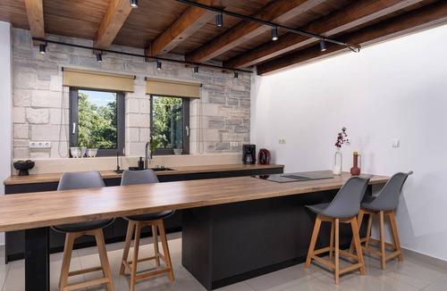 Atsipópoulon Villa | Free Breakfast at villa with Outdoor & Indoor Pool, Hot Tub, Home Cinema