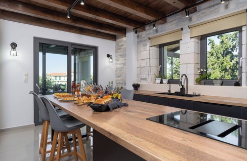 Atsipópoulon Villa | Free Breakfast at villa with Outdoor & Indoor Pool, Hot Tub, Home Cinema