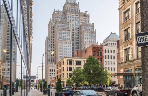 Downtown West Apartment | FRONTDESK 1209 Washington Ave Apts Downtown St Louis
