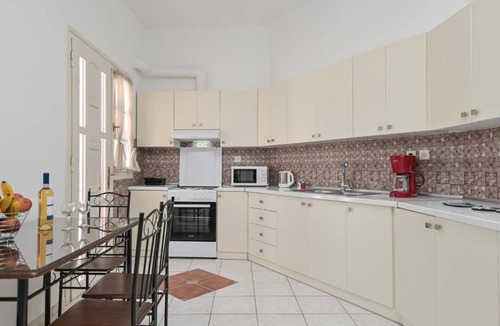 Vivlos House | Fully equipped vacation home with scenic view, 7 min drive to the beach.