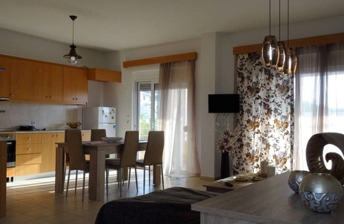 Paradisi Apartment | Fully renovated apartment-ανακαινισμένο διαμέρισμα