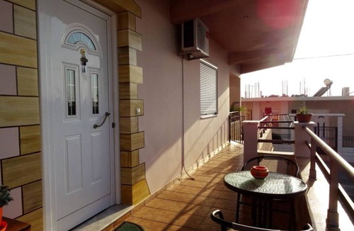 Paradisi Apartment | Fully renovated apartment-ανακαινισμένο διαμέρισμα