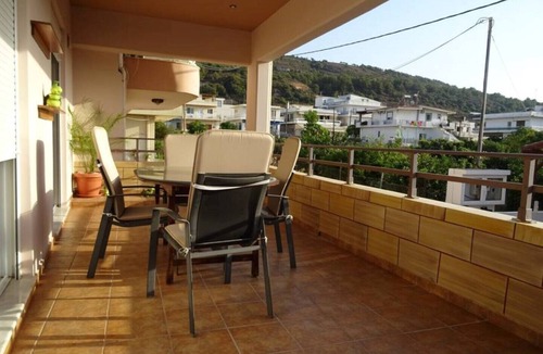 Paradisi Apartment | Fully renovated apartment-ανακαινισμένο διαμέρισμα