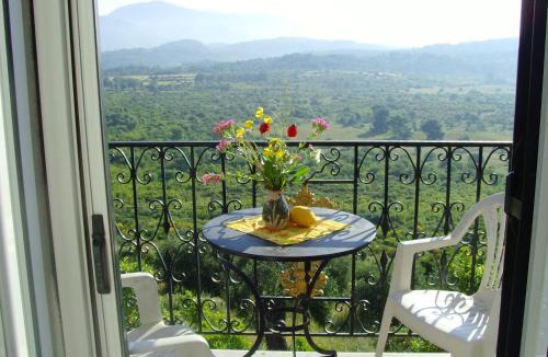 Doukades Apartment | Fundana Villas