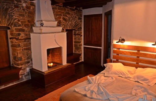 Lafkos House | Fyloma: Traditional Guesthouse in Lafkos