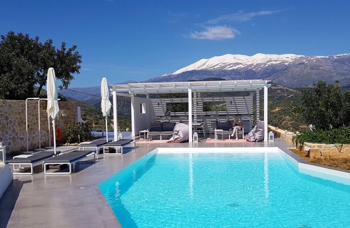 Agia Galini Apartment | Galini Breeze is a luxurious small-scale holiday resort for couples, Crete south
