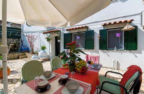Gaios House | Garden home