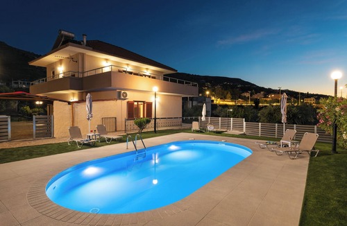 Katochori Villa | Garden House with Pool, 4BD, 2BA, 10min to center