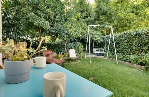Papagou-Holargos Apartment | Garden Level Gem in the City