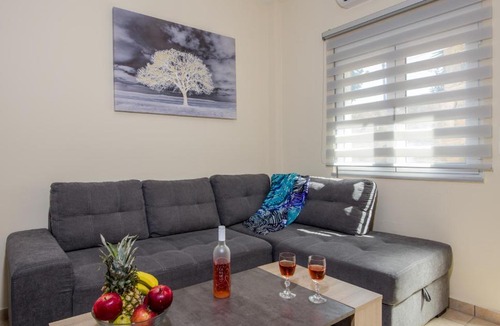 Pyrgos Psilonerou Apartment | Georgia's Apartment No2
