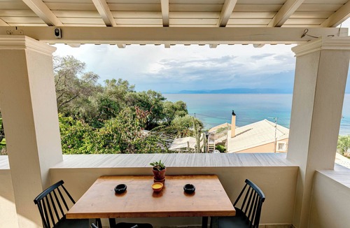 Chlomos House | Gialos Holiday House