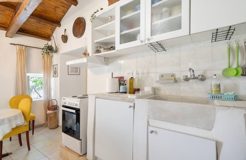 Aigialeia House | Giannis Mountain House Country Retreat with Mountain View and Private Yard