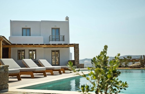 Tourlos Villa | Glorious Mykonos Villa | Villa Demelza | 5 Bedrooms | Spacious Furnished Sun.