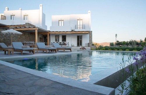 Tourlos Villa | Glorious Mykonos Villa | Villa Demelza | 5 Bedrooms | Spacious Furnished Sun.