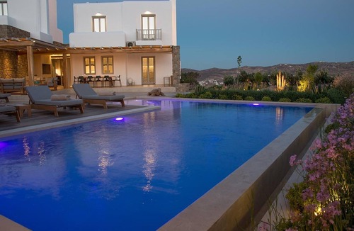 Tourlos Villa | Glorious Mykonos Villa | Villa Demelza | 5 Bedrooms | Spacious Furnished Sun.