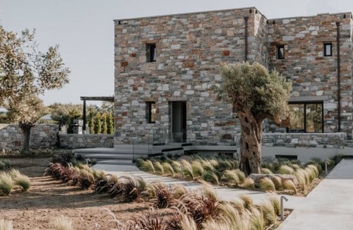 Plaka Villa | Glorious Villa With Private Pool & Jacuzzin