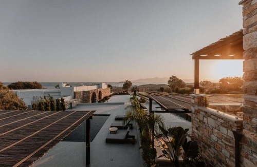 Plaka Villa | Glorious Villa With Private Pool & Jacuzzin