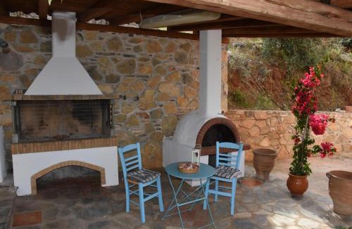 Sourpi Apartment | Goddesses Villa 1 in Nies