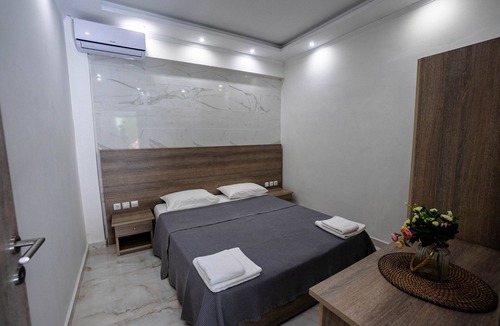 Alykes Apartment | Golden Dolphin Studios - 2 Bedroom House on the beach