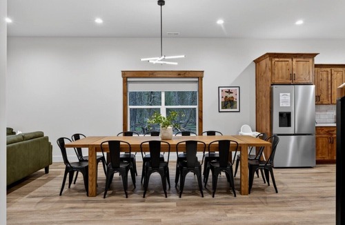 Island Park Villa | Golden Pines | 20min to Yellowstone, Hot Tub, Luxe Home, BBQ, EV!