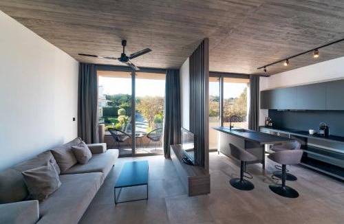 Petaloudes Apartment | Golden Sun Luxury Apartment Adults Only