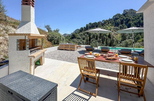 Evrostina House | Gorgeous home in Xylokastro