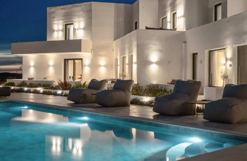 Naxos Town Villa | Gorgeous Naxos Villa | 2 Bedrooms | Villa Roronoa | Breathtaking Sea Views |.