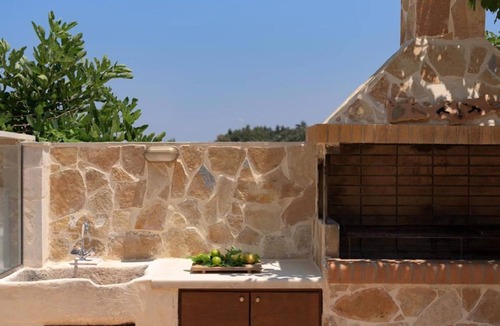 Old Town Rethymnon Villa | Gorgeous Rethymnon Villa | 3 Bedrooms | Villa Nelliel | Beautiful Mountain.
