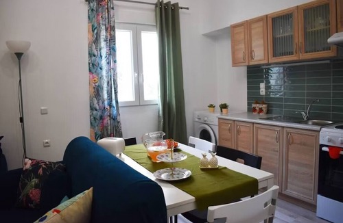Archanes-Asterousia Apartment | Pirgos Colorful Studio, Sleeps 2, Parking WiFi Ac