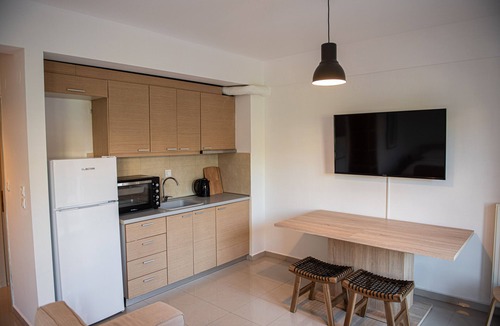 Perea Apartment | Grand Getaway Suite 300m from the Beach