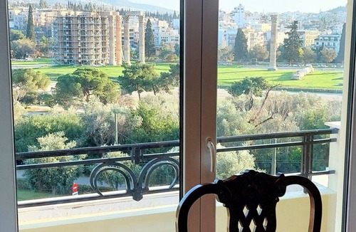 Plaka Apartment | Grand suite in the temple of Zeus