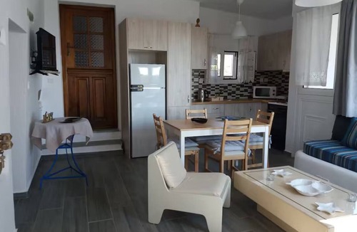 Agios Romanos Apartment | Grandpa Simos' Traditional Guest House (Α)