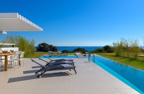 Gennadi Villa | Great Albatross Beach Front Villa