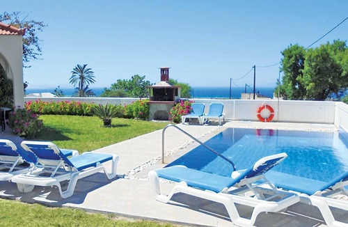 Fanai Villa | Great location to explore the area’s coves & bays